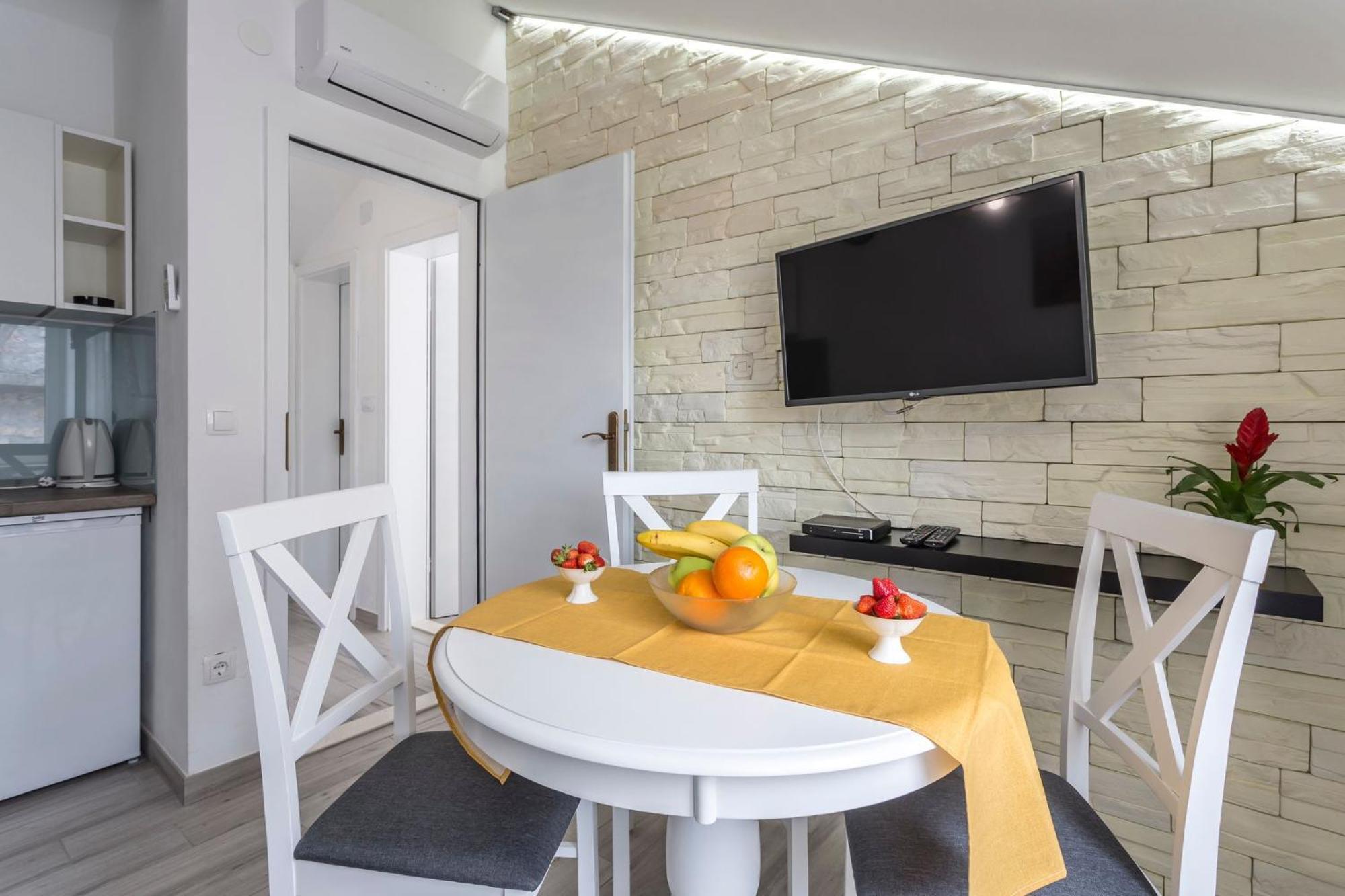 Riva Apartments Villa Thalia - Milna, Brac Milna  Eksteriør billede