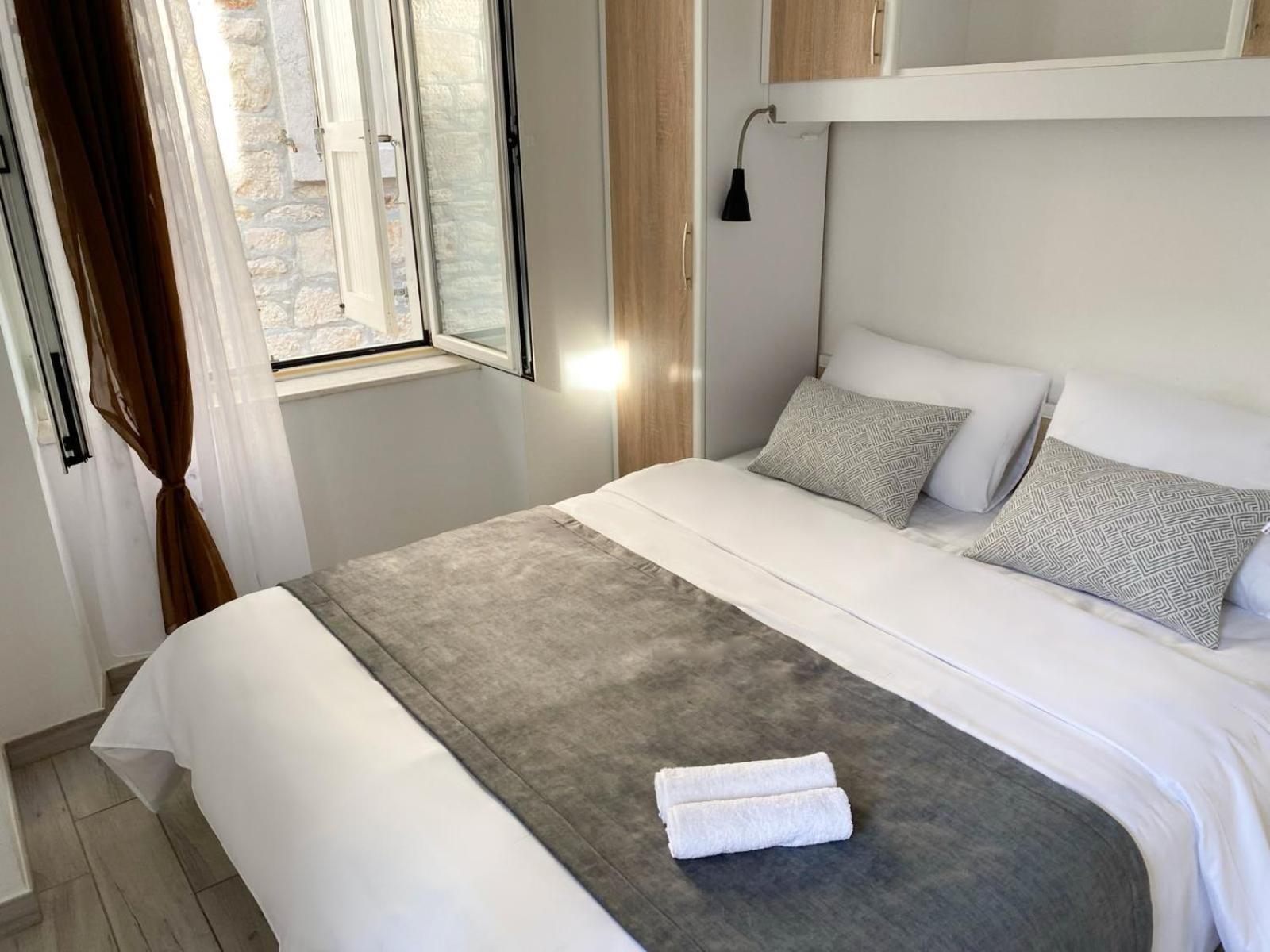 Riva Apartments Villa Thalia - Milna, Brac Milna  Eksteriør billede